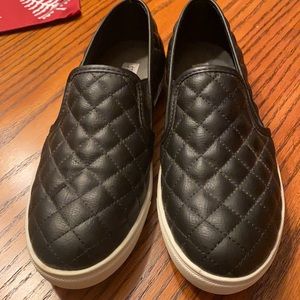 Steve Madden slip ons
